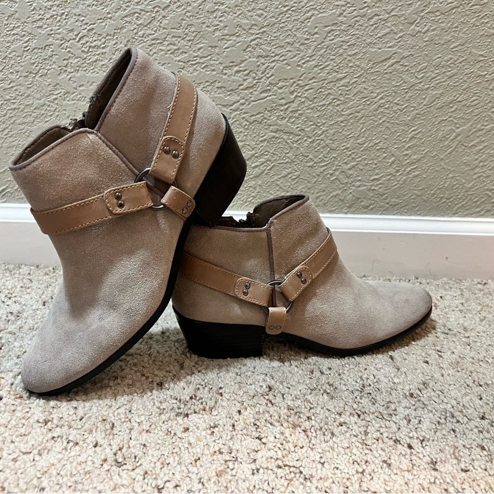 Gently used Sam Edelman taupe ankle boots